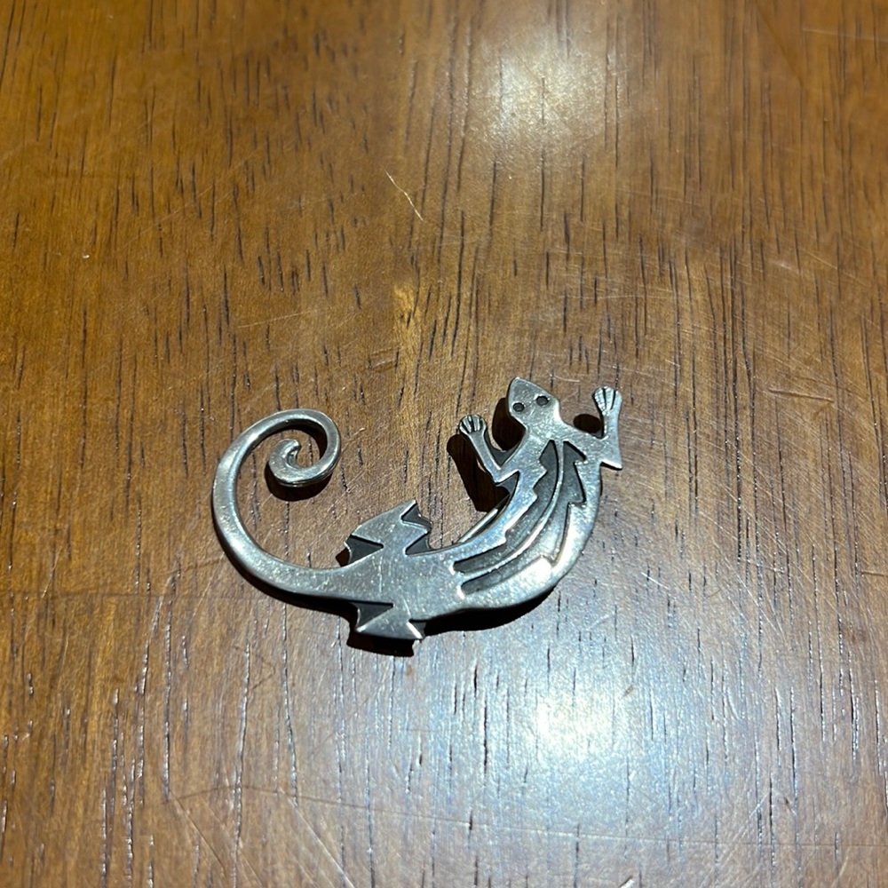 Navajo sterling silver lizard pendant